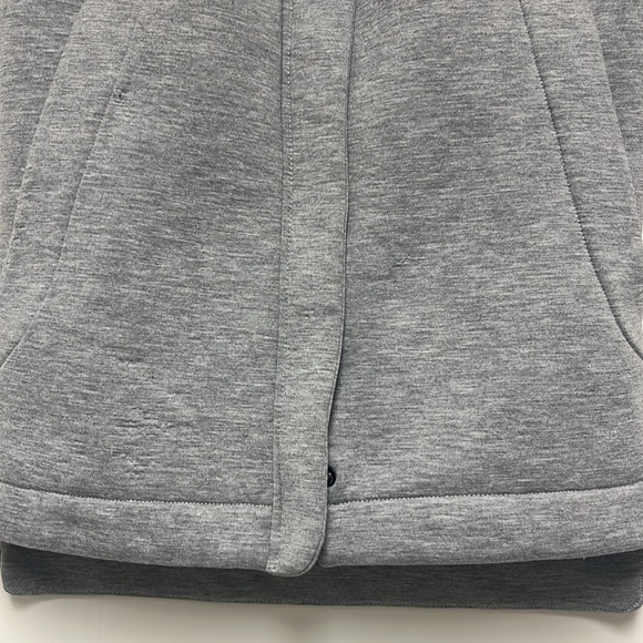 North Face Fleece and Faux Fur Grey Women’s Vest - Picture 7 of 7